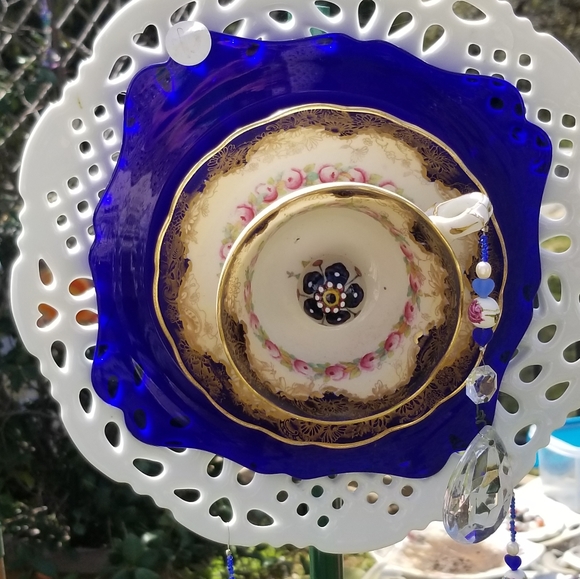 Glass flower suncatchers. Prices $25 to $45 - Picture 6 of 8